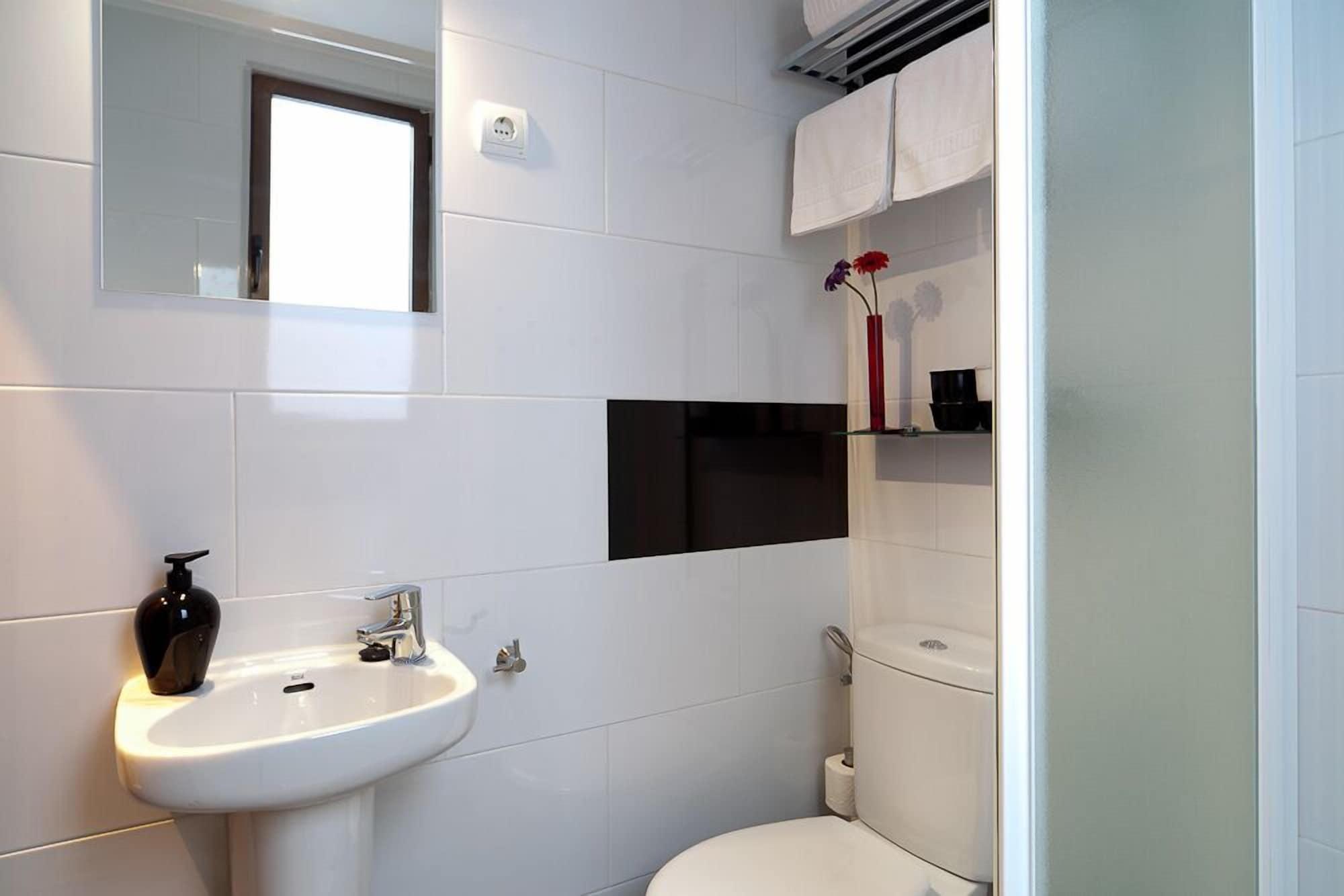 Thc Tirso Molina Hostel Madrid Dış mekan fotoğraf