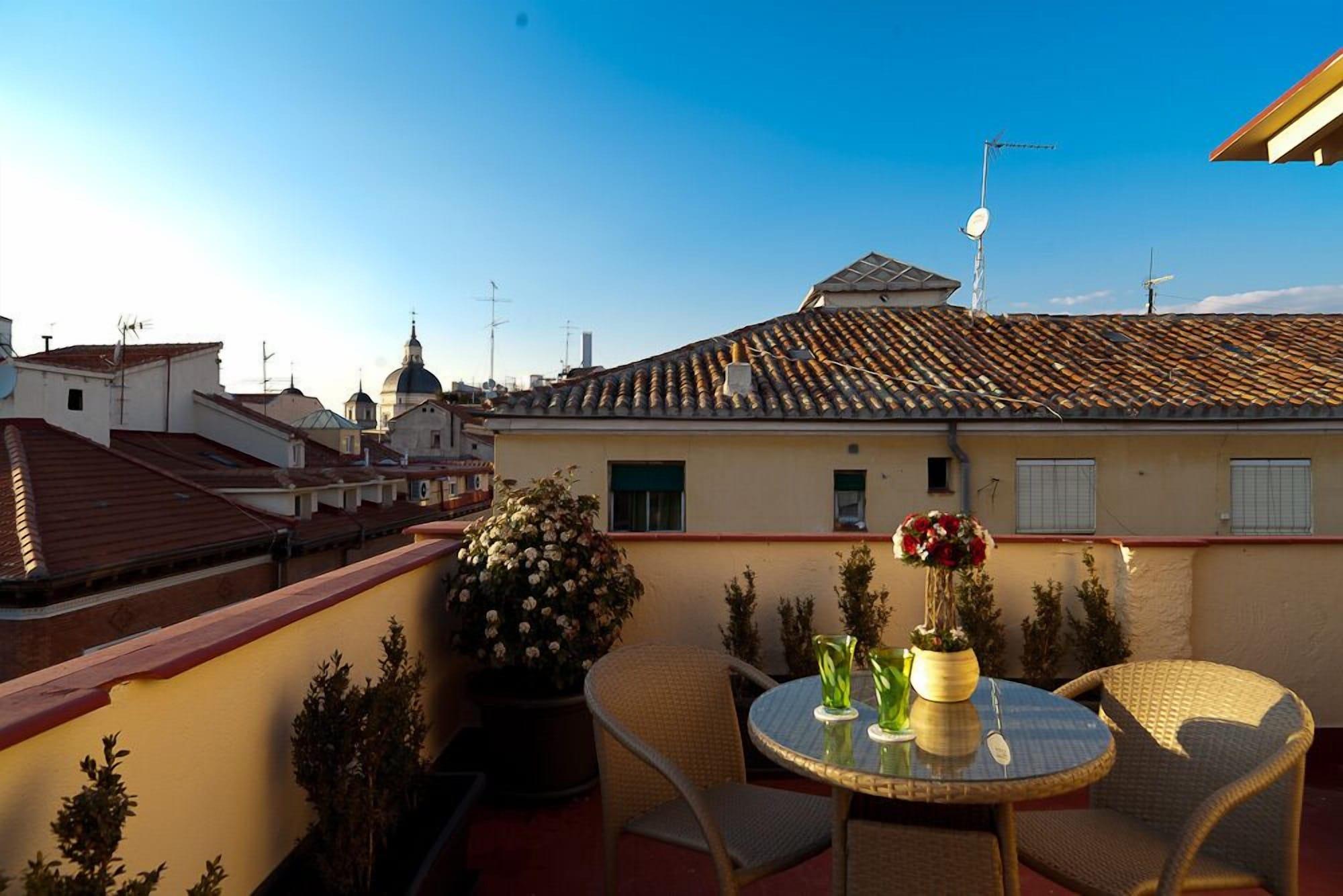 Thc Tirso Molina Hostel Madrid Dış mekan fotoğraf