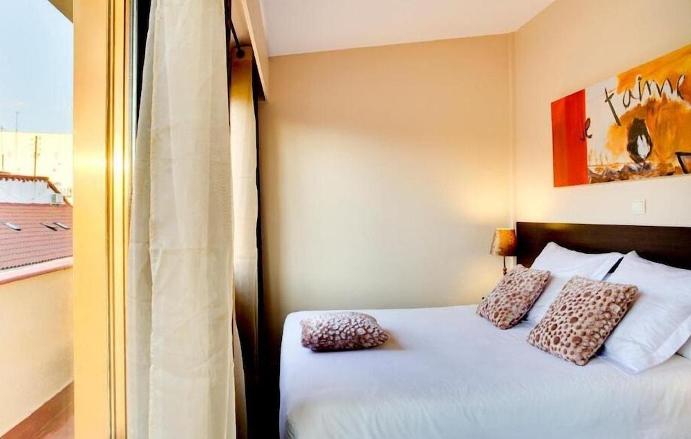 Thc Tirso Molina Hostel Madrid Dış mekan fotoğraf