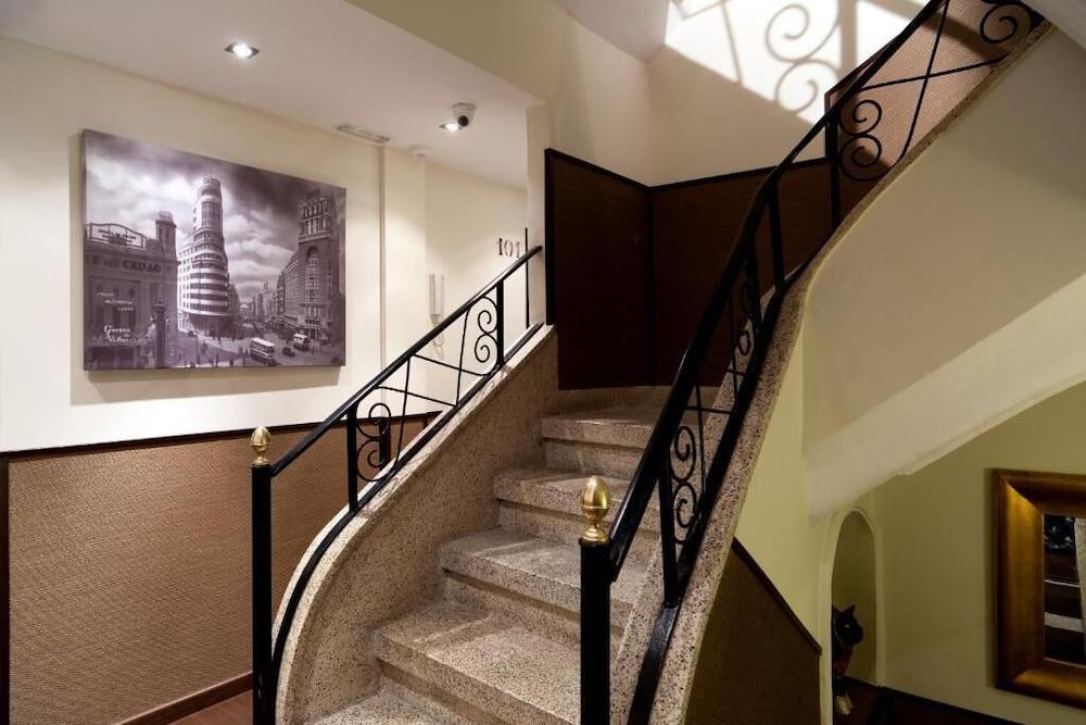 Thc Tirso Molina Hostel Madrid Dış mekan fotoğraf