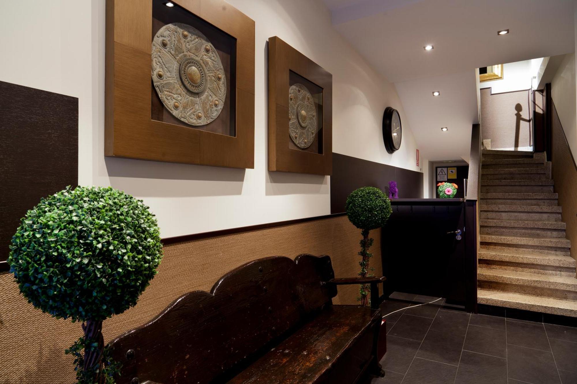 Thc Tirso Molina Hostel Madrid Dış mekan fotoğraf